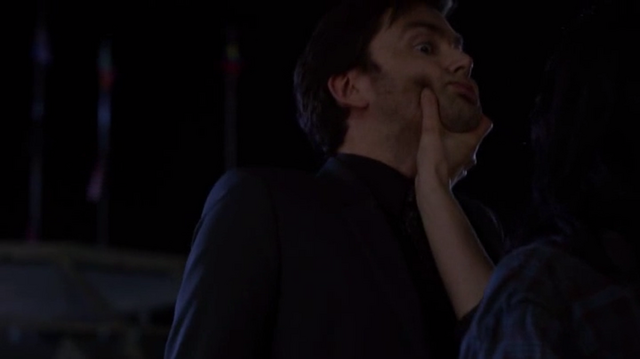 File:JJS01E13 Jessicaa grabs Kilgrave.png