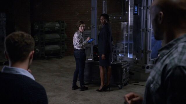 File:Anne-Weaver-Jemma-Simmons-Monolith.jpg