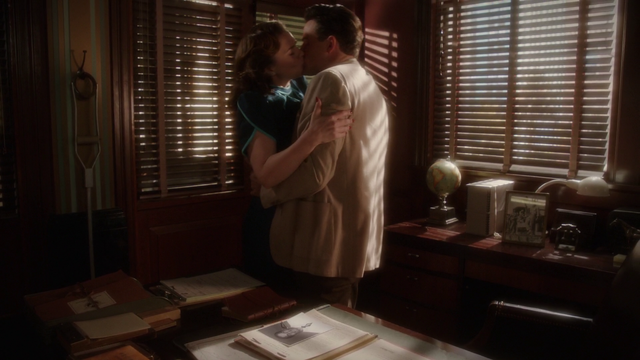 File:Peggy kisses Daniel Sousa.png