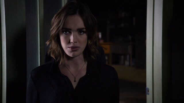 File:Jemma-Simmons-Threatens-Grant-Ward.jpg