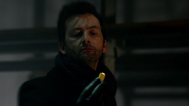 File:Kilgrave-YellowMemoryStick.jpg