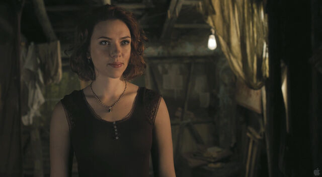 File:Natasha talks to Bruce.jpg