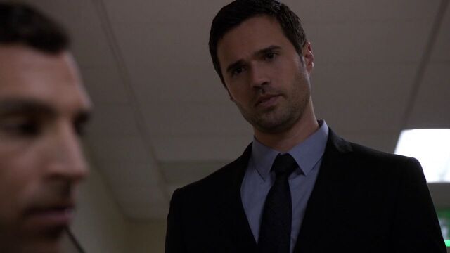 File:GWard-TalkingWithGuard-S2E14.jpg