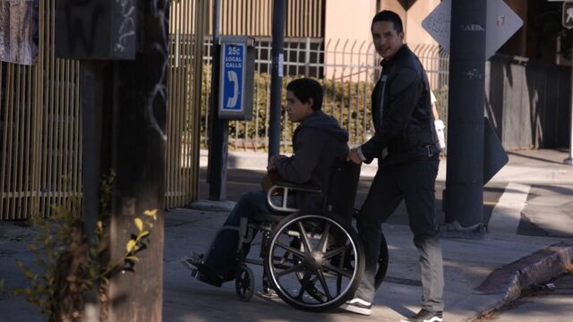 File:ReyesBros-S4E1.jpg