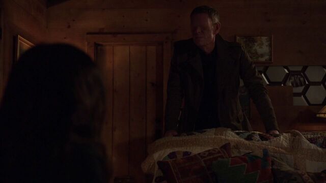 File:Gordon-speaks-to-Skye-Retreat.jpg
