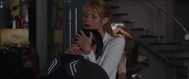 File:Pepper-Potts-Hugs-Tony-Stark-IM3.jpeg