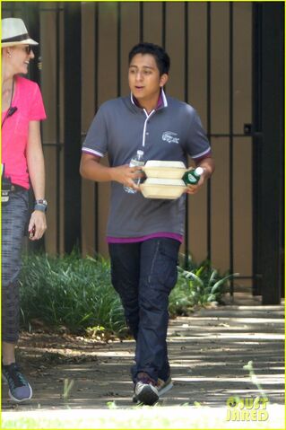 File:Tom-holland-zendaya-spider-man-atlanta-first-set-pics-07.jpg
