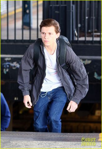File:Tom-holland-films-spider-man-homecoming-queens-07.jpg