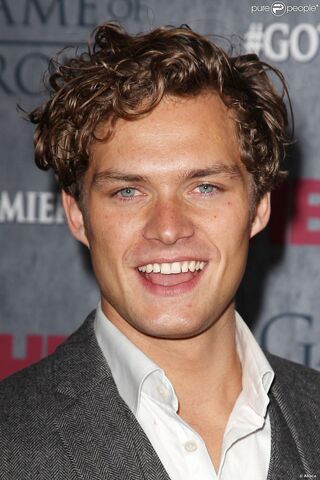 File:Finn Jones.jpg