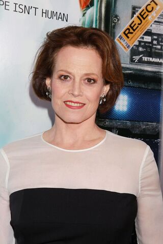 File:Sigourney Weaver.jpg