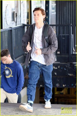 File:Tom-holland-films-spider-man-homecoming-queens-12.jpg