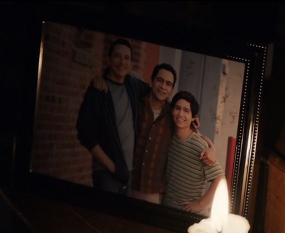 File:Reyes Family Photo.png