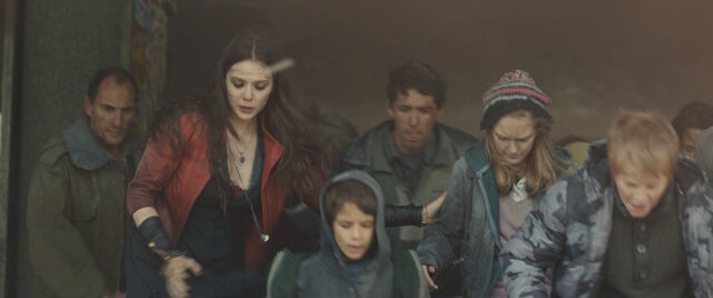 File:Scarlet-Witch-evacutes-the-City.jpg