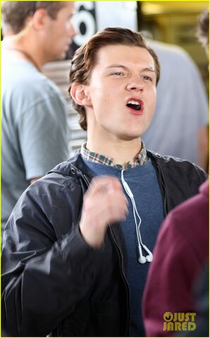File:Tom-holland-films-spider-man-homecoming-queens-24.jpg
