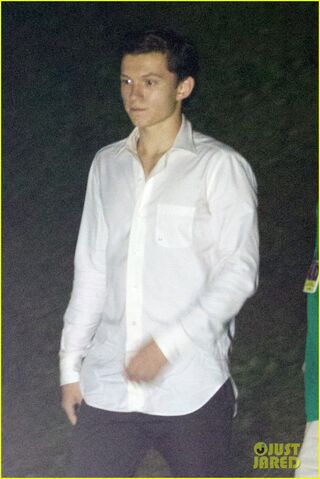 File:Tom-holland-wraps-spider-man-scenes-after-night-shoot-01.jpg