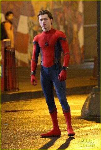 File:Tom-holland-spiderman-queens-hello-kitty-15.jpg