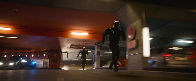 File:Black-panther-looks-ready-to-pounce-in-new-photos-from-captain-america-civil-war-enter-736908.jpg