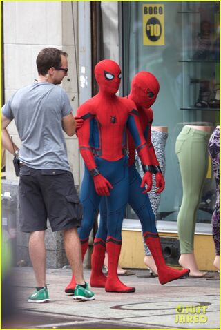 File:Spider-man-swings-into-action-on-set-10.jpg