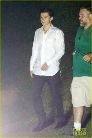 File:Tom-holland-wraps-spider-man-scenes-after-night-shoot-04.jpg
