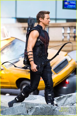File:Scarlett-johansson-chris-evans-jeremy-renner-avengers-park-ave-14.jpg