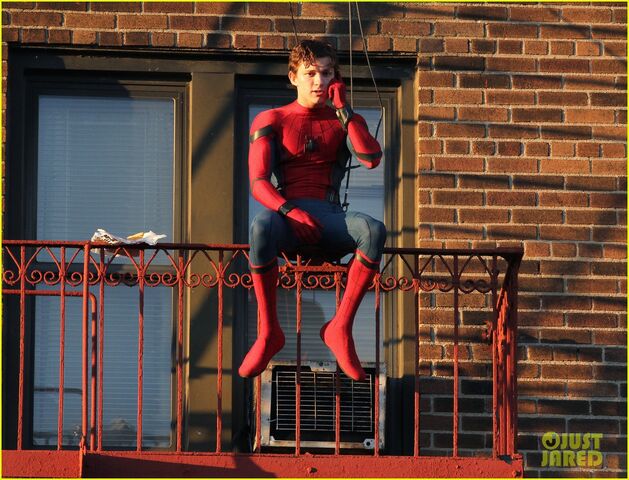 File:Tom-holland-performs-his-own-spider-man-stunts-on-nyc-fire-escape-12.jpg