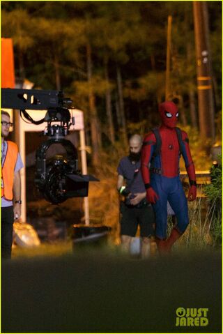 File:Tom-holland-spiderman-night-shoots-stunt-note-09.jpg