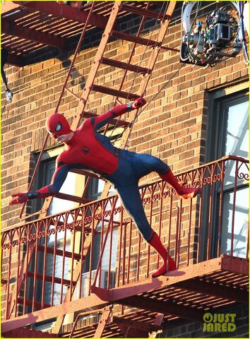 File:Tom-holland-performs-his-own-spider-man-stunts-on-nyc-fire-escape-19.jpg