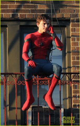 File:Tom-holland-performs-his-own-spider-man-stunts-on-nyc-fire-escape-02.jpg