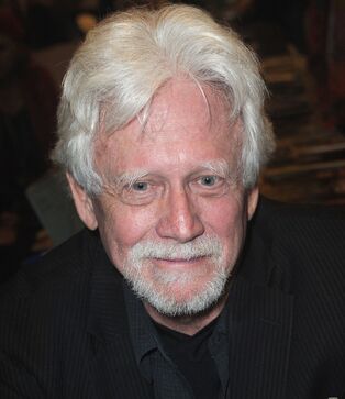 File:Bruce Davison.jpg