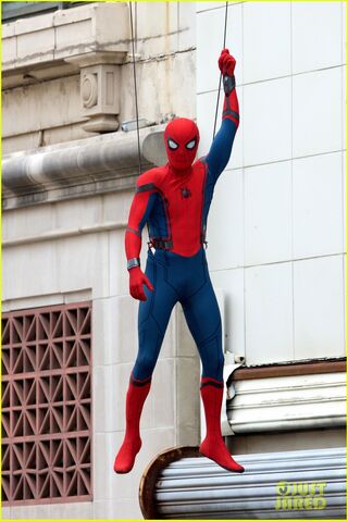 File:Spider-man-swings-into-action-on-set-02.jpg