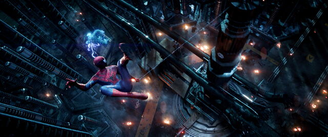 File:The-amazing-spider-man-2-photos-electro-spider-man-fight.jpg