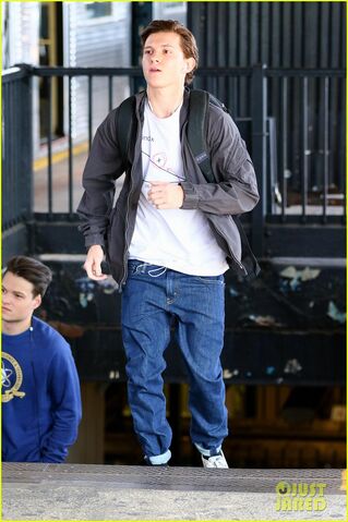 File:Tom-holland-films-spider-man-homecoming-queens-06.jpg