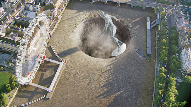 File:SilverSurferLondon-FF2.jpg