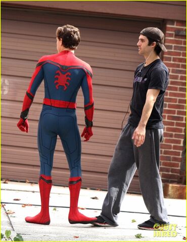 File:Tom-holland-looks-buff-while-filming-spider-man-in-nyc-06.jpg