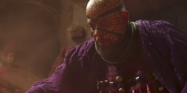Fichier:Forest-Whitaker-as-Zuri-in-Black-Panther.jpg