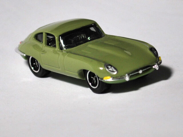 File:05-Jag-E-Green.jpg