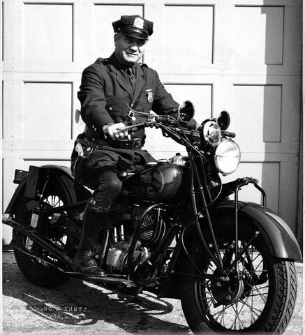 File:MAUNDBURY-motorcycle-police-officer.jpg
