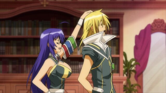 File:Medaka congratulates Akune.jpg