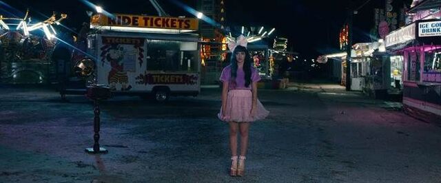 File:43099450-55cf-11e4-a1d6-cf4b7711f476 Melanie-Martinez-Carousel.jpg