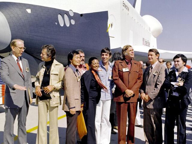 File:Gene roddenberry nasa.jpg