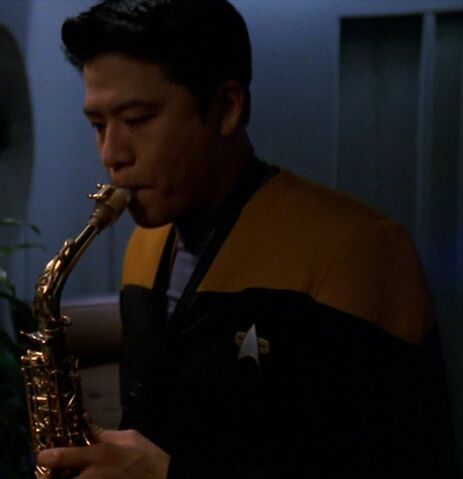 File:Harry Kim, saxophone.jpg