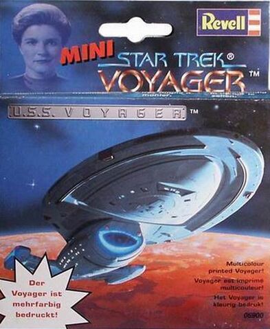 File:Revell Model Kit 06900 USS Voyager Mini 1996.jpg