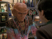 Quark rät Ezri von Worf ab.jpg