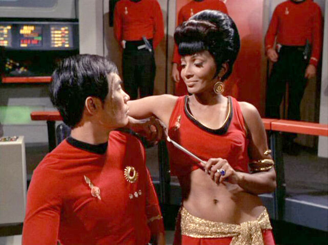 Файл:Uhura Sulu.jpg