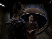 Weyoun stellt Dukat wegen Minenfeld zur Rede.jpg