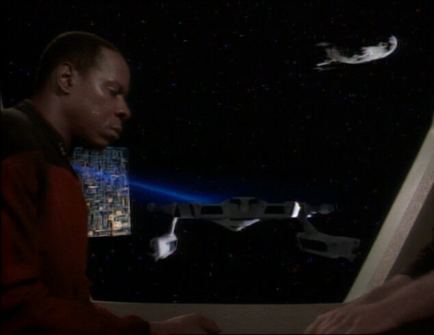 File:Sisko leaves the Saratoga.jpg
