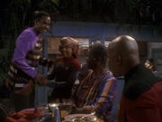 Nog trifft im Sisko's ein.jpg