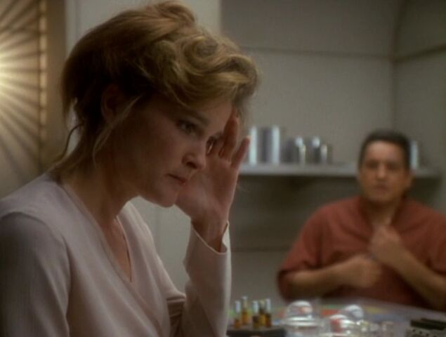 File:Janeway and Chakotay New Earth.jpg