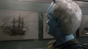 Shran betrachtet Segelschiff Enterprise