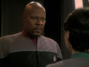 Sisko bietet Ezri eine Beförderung an.jpg